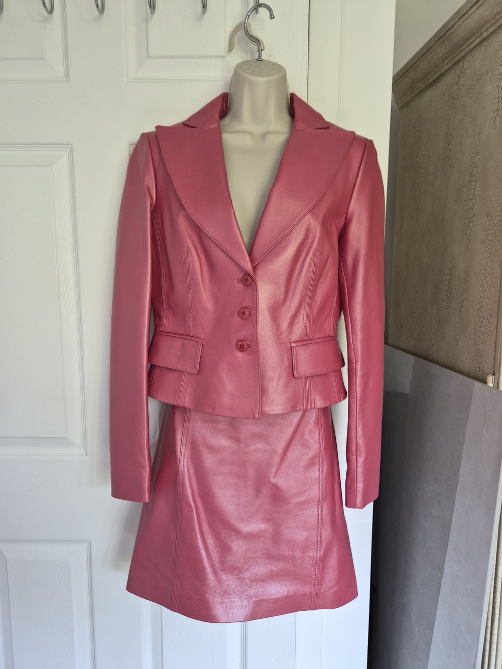 Cache Womens Pink 100% Leather Blazer Size 6 and Skirt Size 4 Set